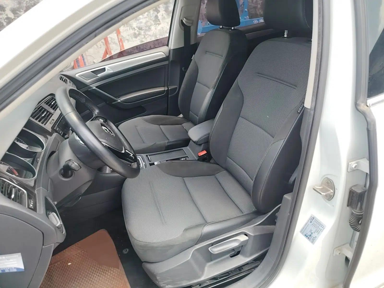 Volkswagen Golf 2018 1.6L Automatic Comfort Model — миниатюра 17