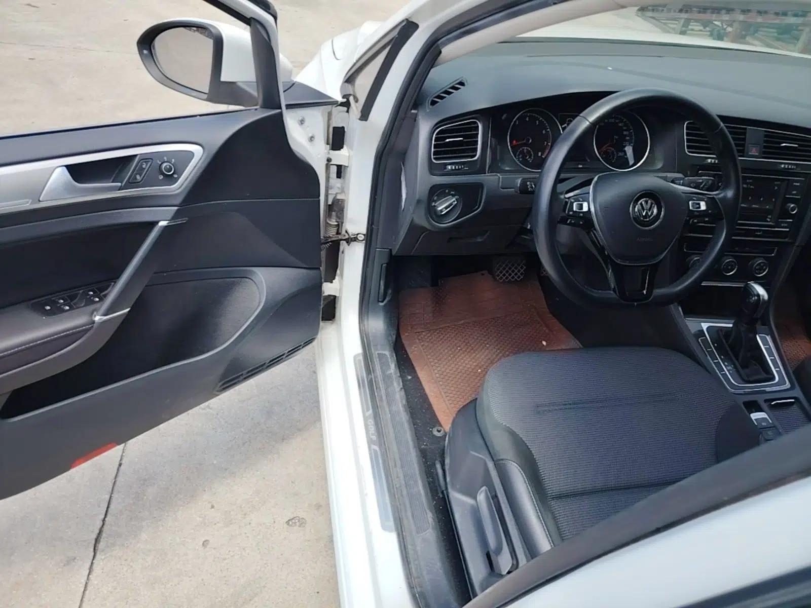 Volkswagen Golf 2018 1.6L Automatic Comfort Model — миниатюра 18