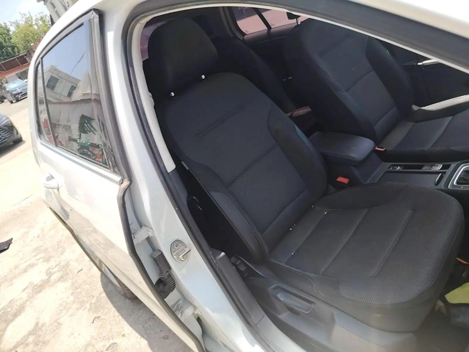 Volkswagen Golf 2018 1.6L Automatic Comfort Model — миниатюра 19