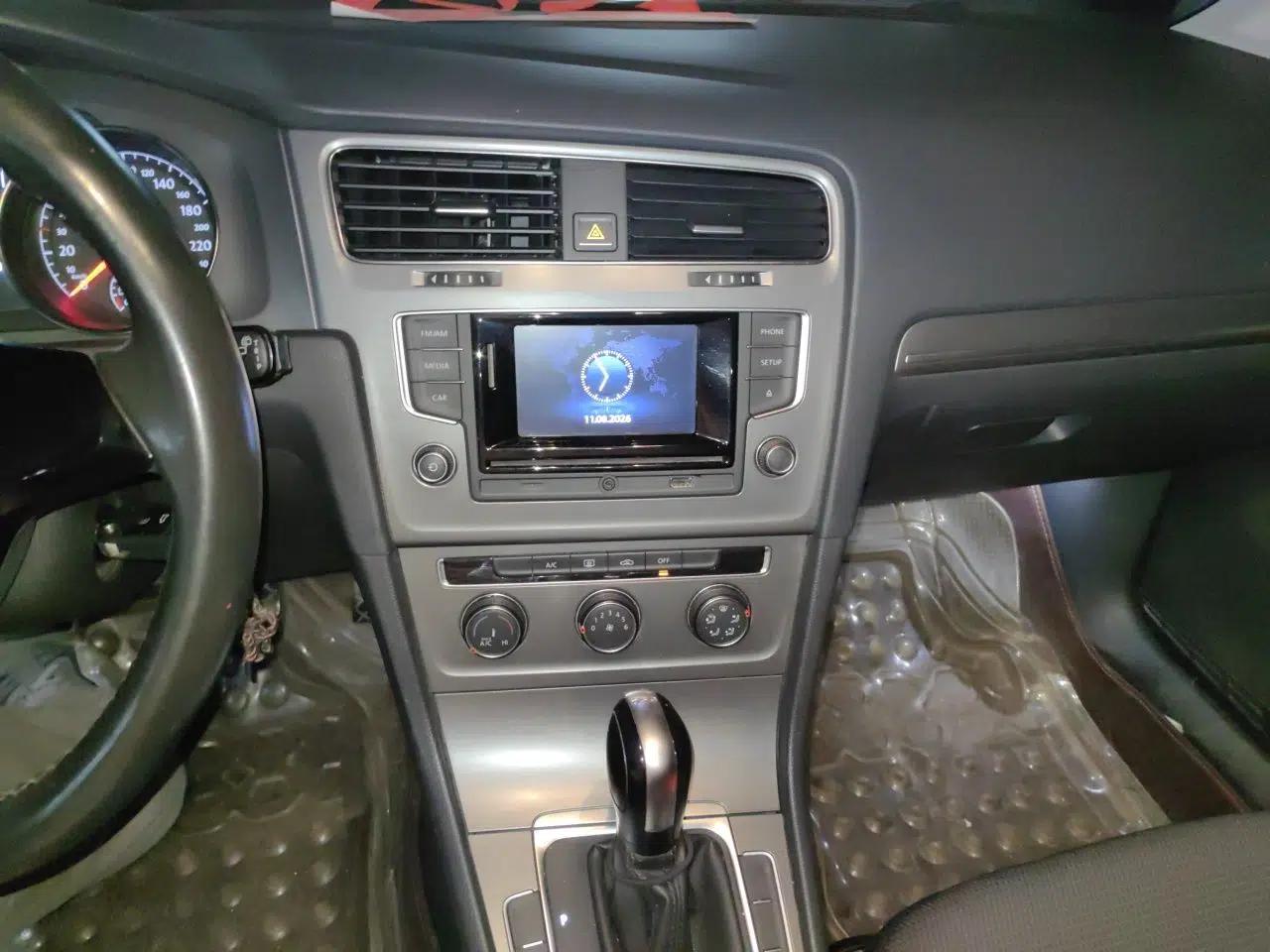 Volkswagen Golf 2016 230TSI Automatic Comfort Version — миниатюра 13