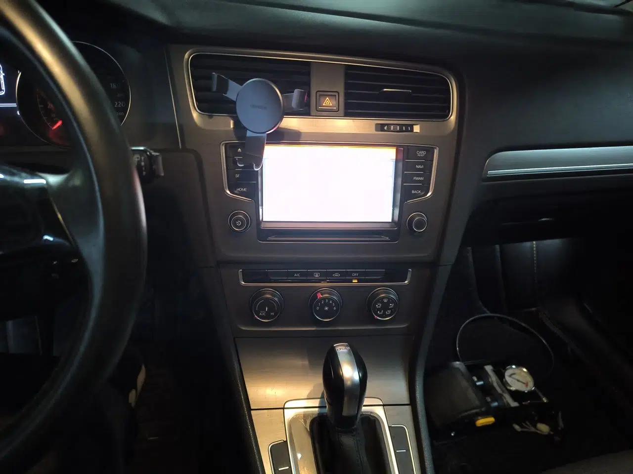 Volkswagen Golf 2016 230TSI Automatic Comfort Version — миниатюра 13