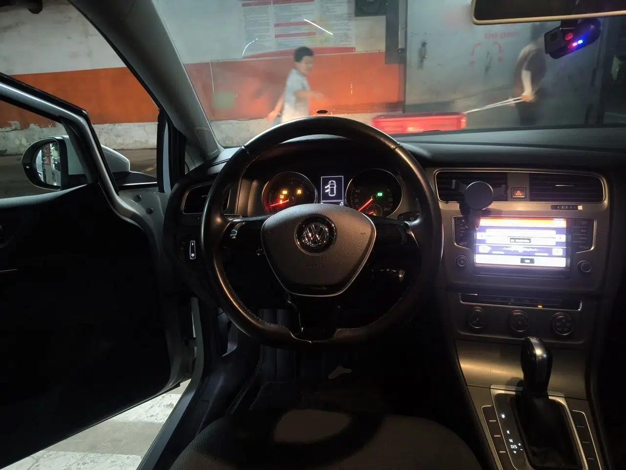 Volkswagen Golf 2016 230TSI Automatic Comfort Version — миниатюра 10