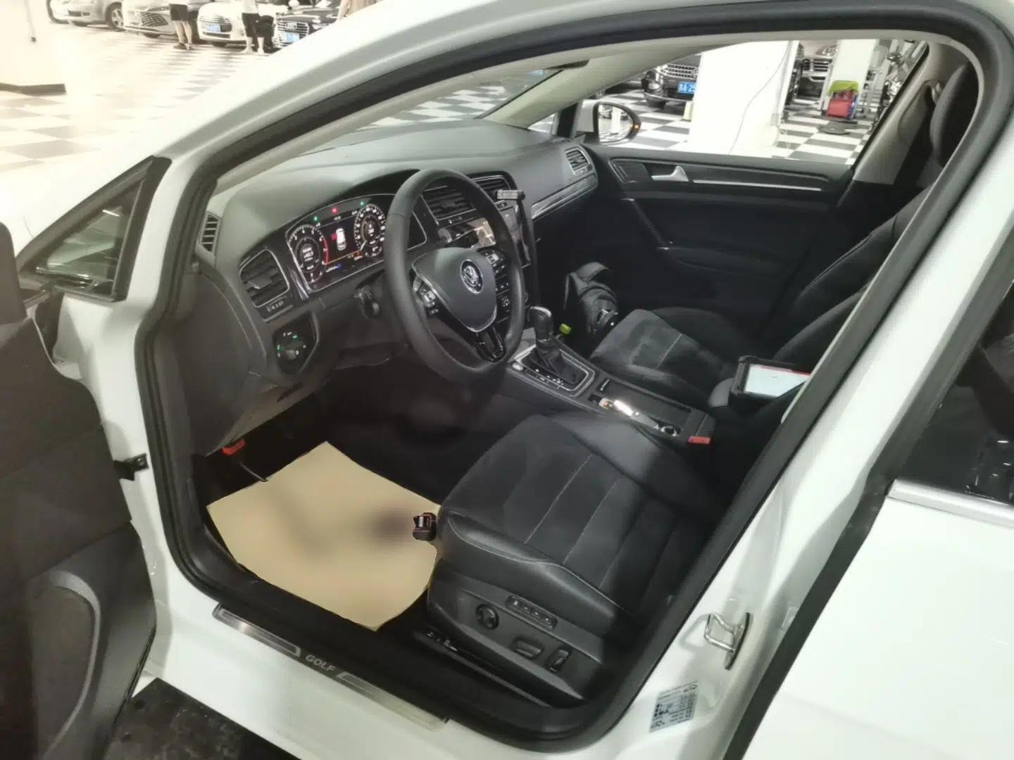 Volkswagen Golf 2020 Zhiai Edition 280TSI DSG Luxury Model — миниатюра 25