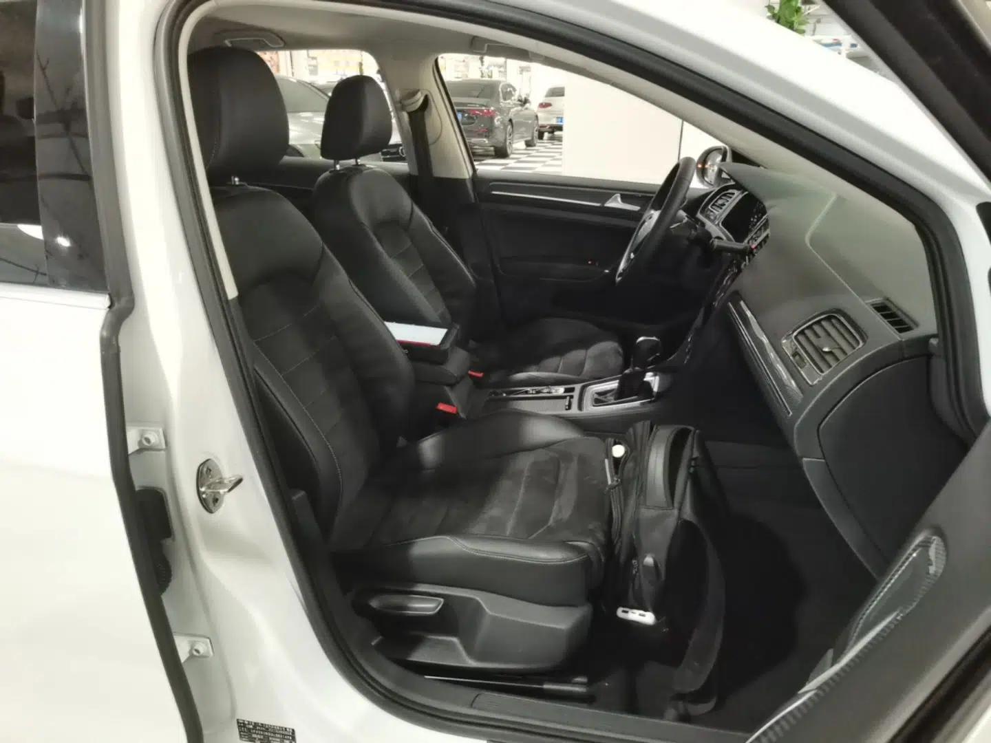 Volkswagen Golf 2020 Zhiai Edition 280TSI DSG Luxury Model — миниатюра 27