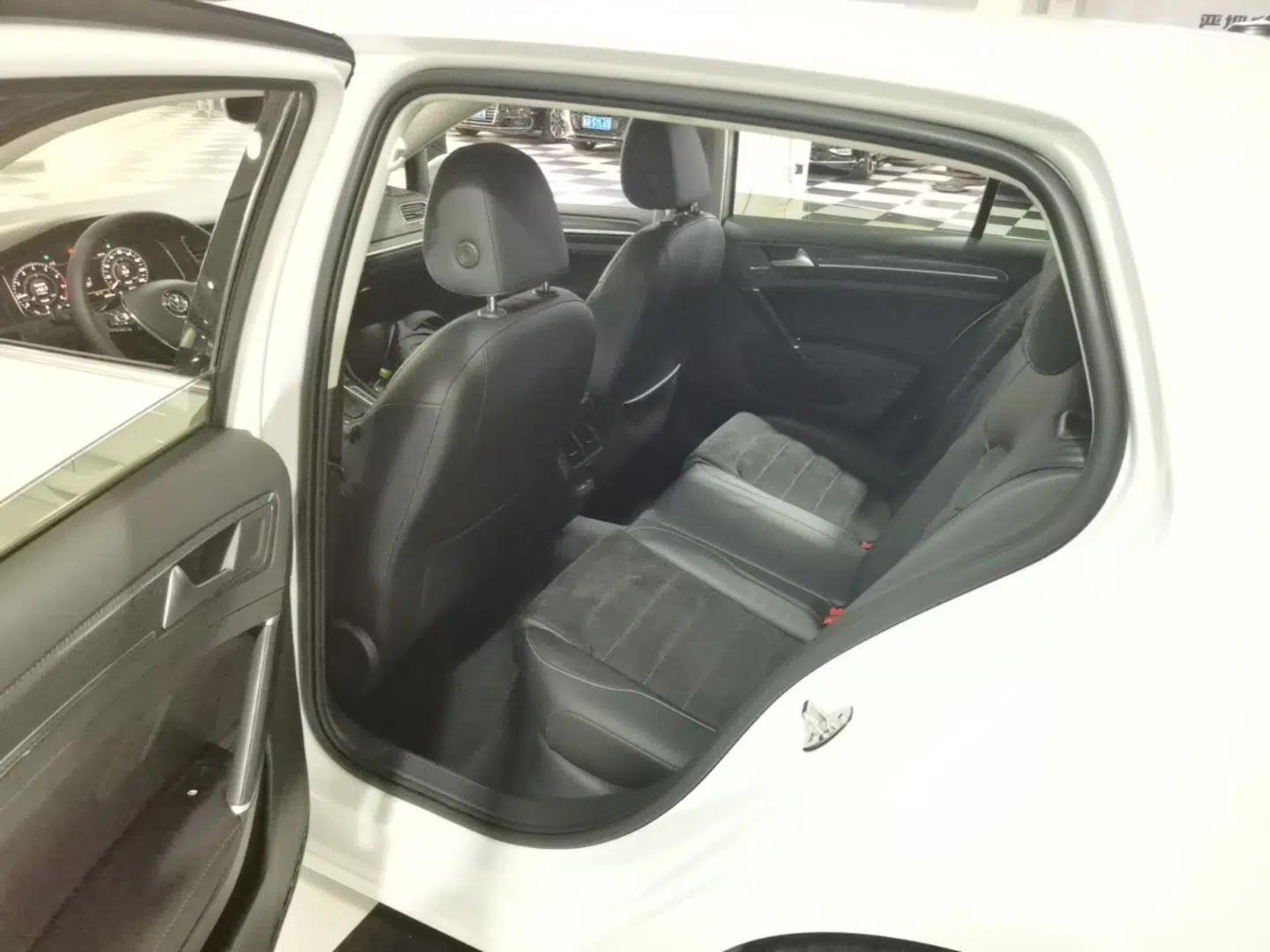 Volkswagen Golf 2020 Zhiai Edition 280TSI DSG Luxury Model — миниатюра 28