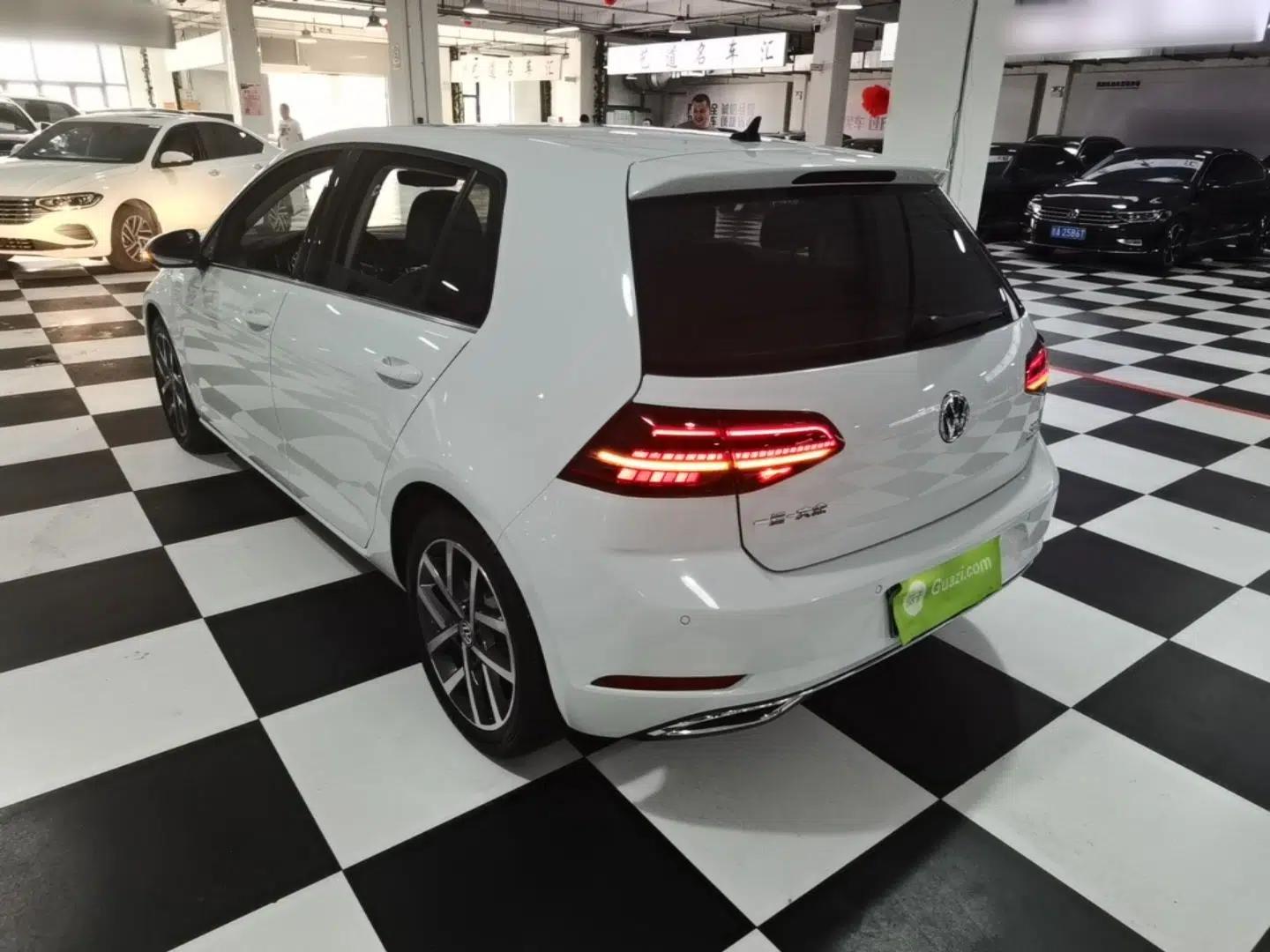 Volkswagen Golf 2020 Zhiai Edition 280TSI DSG Luxury Model — миниатюра 4