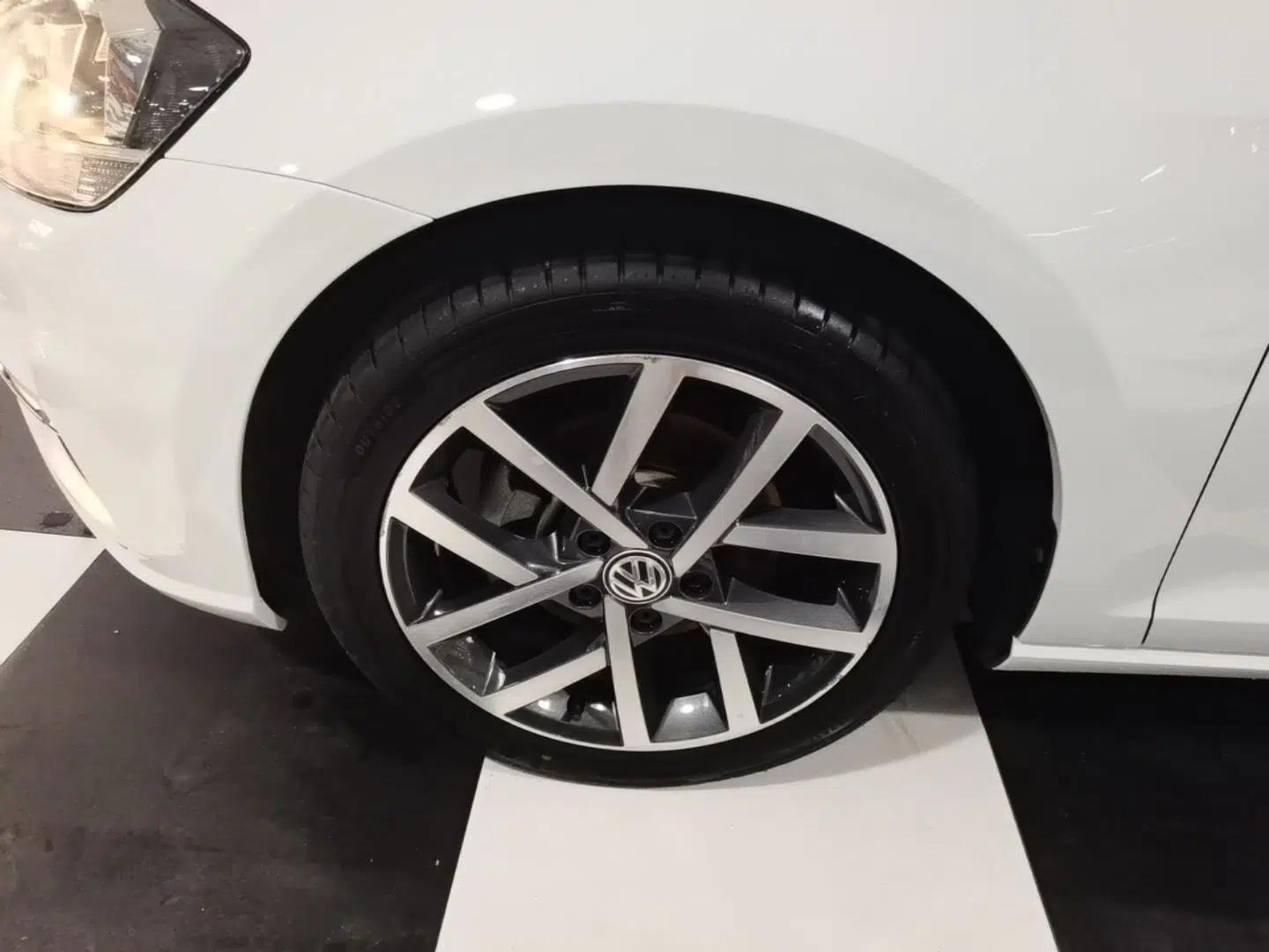 Volkswagen Golf 2020 Zhiai Edition 280TSI DSG Luxury Model — миниатюра 10