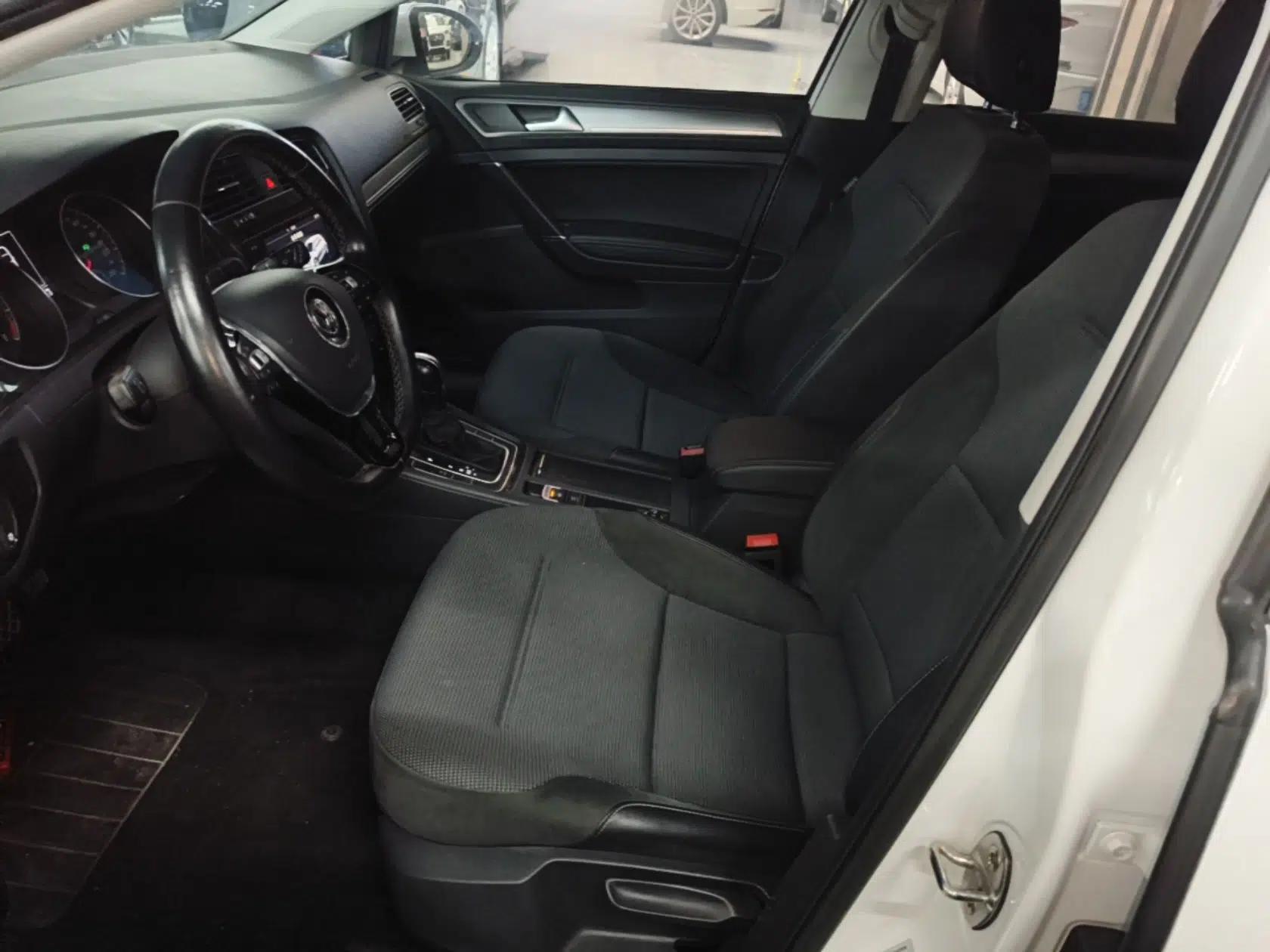 Volkswagen Golf 2018 230TSI Automatic Comfort Model — миниатюра 17