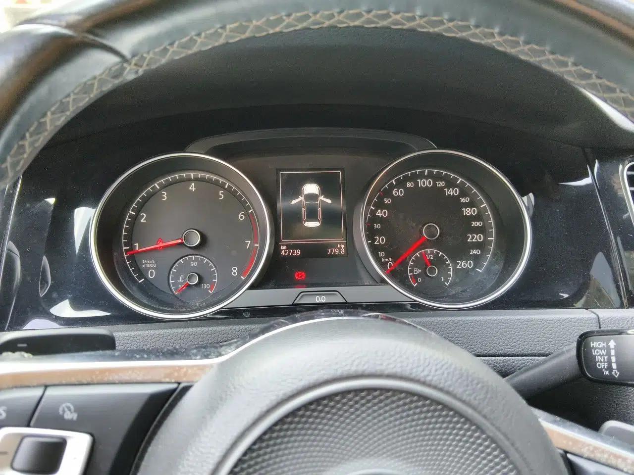 Volkswagen Golf 2017 280TSI Automatic R-Line Million-Vehicle Commemorative Edition — миниатюра 11