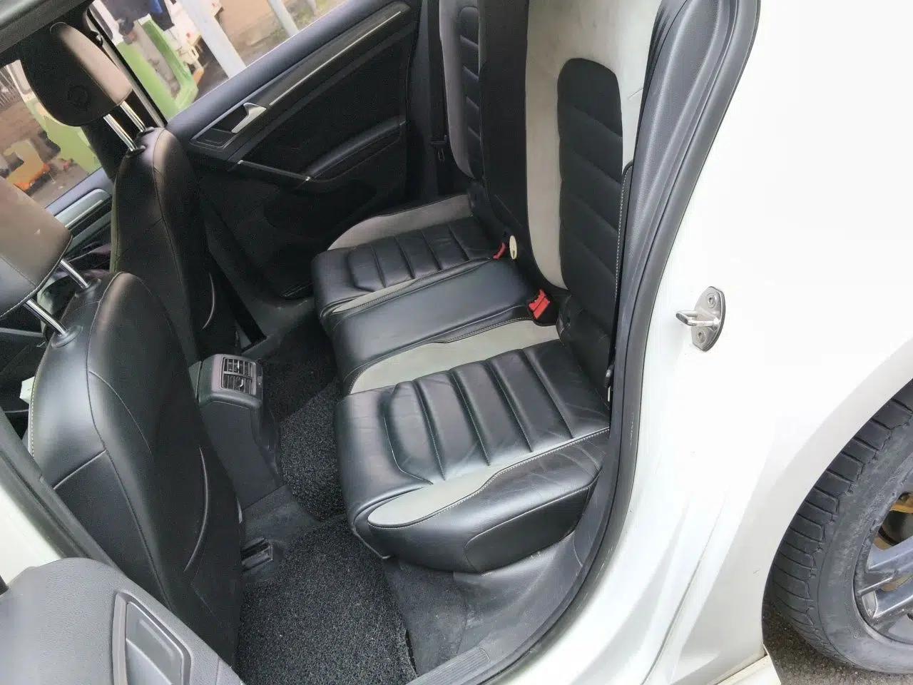 Volkswagen Golf 2017 280TSI Automatic R-Line Million-Vehicle Commemorative Edition — миниатюра 17