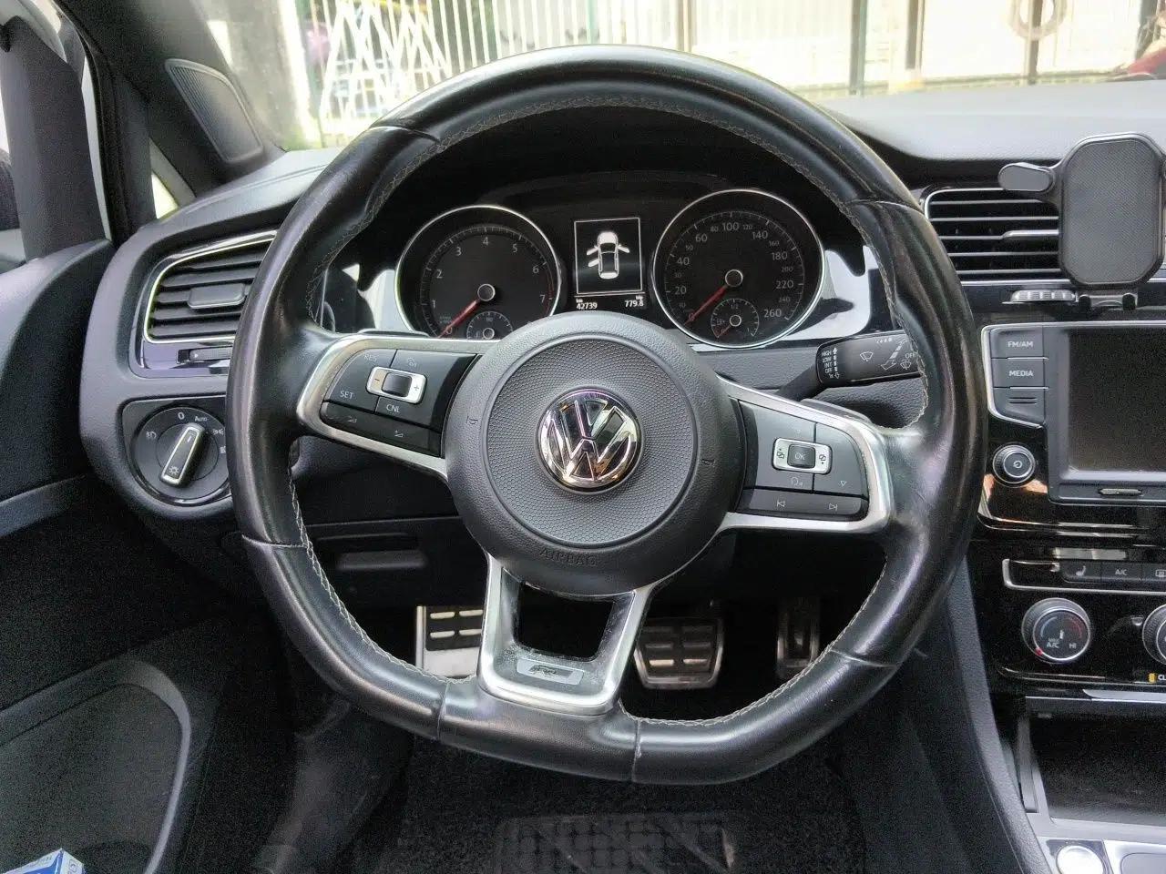 Volkswagen Golf 2017 280TSI Automatic R-Line Million-Vehicle Commemorative Edition — миниатюра 10