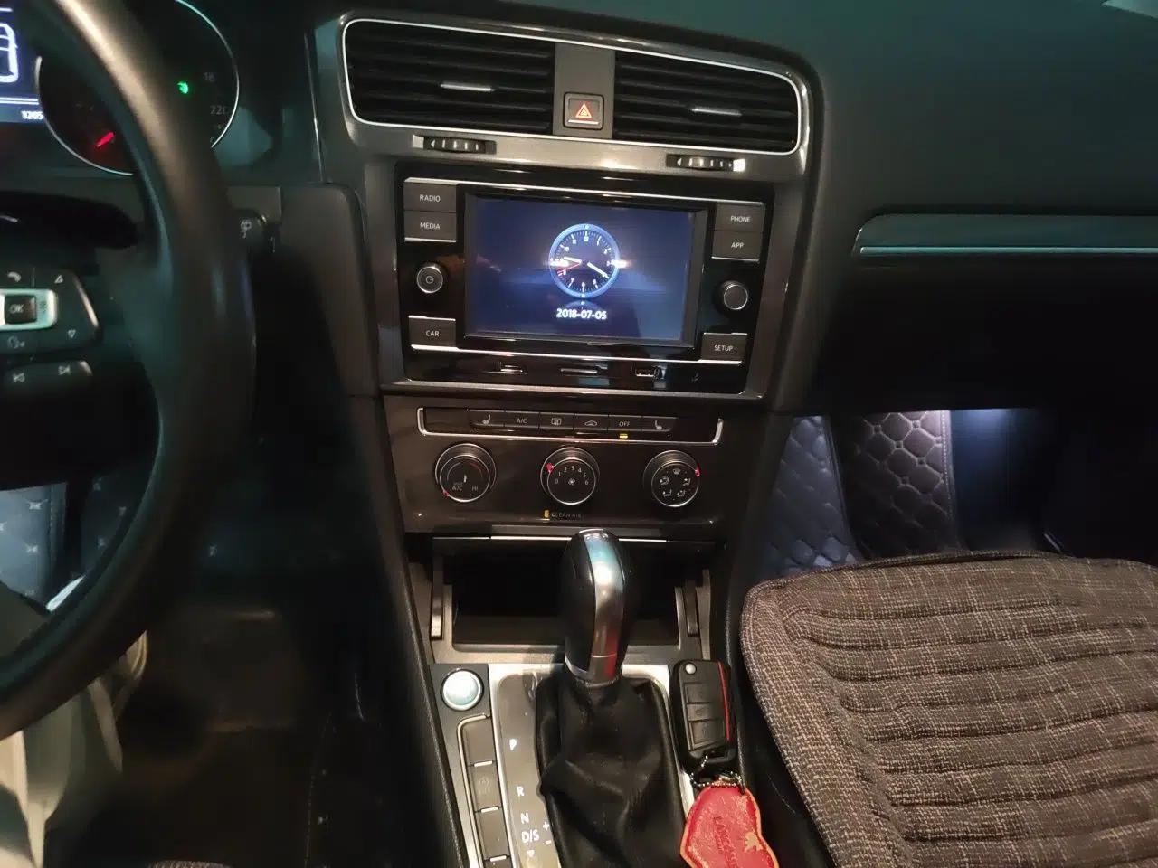Volkswagen Golf 2018 230TSI Automatic Luxury Version — миниатюра 13