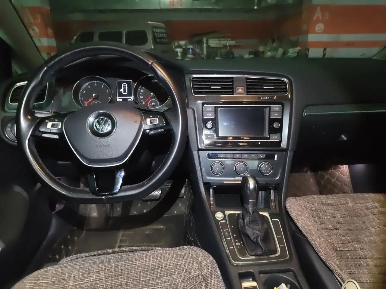 Volkswagen Golf 2018 230TSI Automatic Luxury Version — миниатюра 9