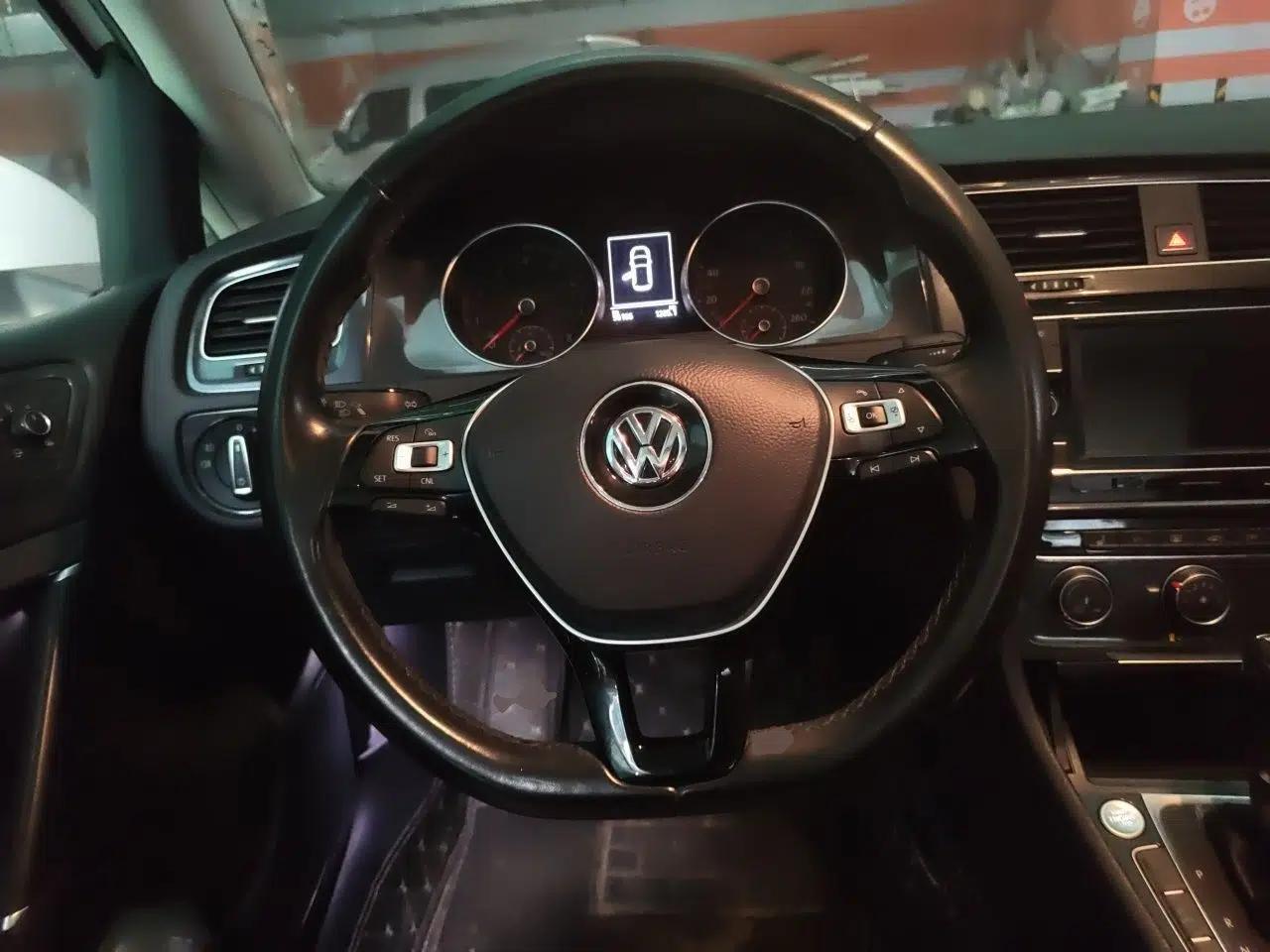Volkswagen Golf 2018 230TSI Automatic Luxury Version — миниатюра 10
