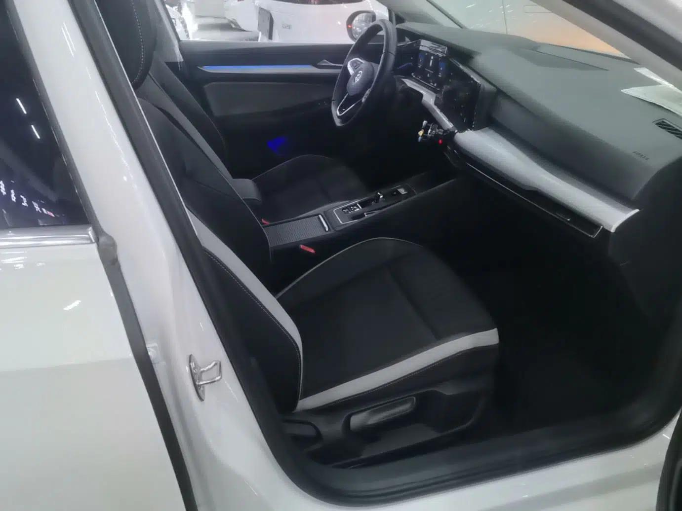 Volkswagen Golf 2021 200TSI DSG Pro — миниатюра 24