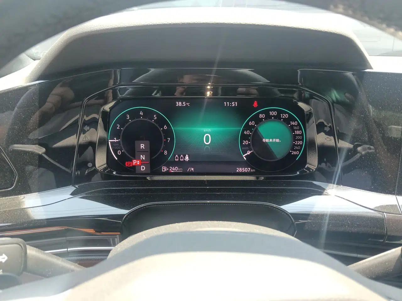 Volkswagen Golf 2023 280TSI DSG R-Line Lite — миниатюра 11