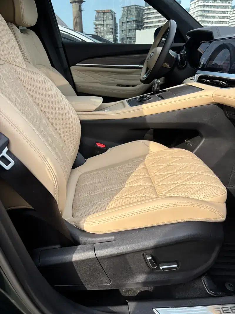 Geely Xingyue L 2025 2.0TD High-Power Automatic Four-Wheel Drive Oriental Moon Edition — миниатюра 11