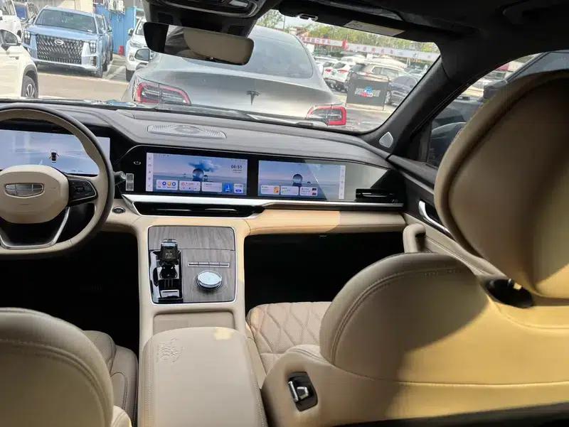 Geely Xingyue L 2025 2.0TD High-Power Automatic Four-Wheel Drive Oriental Moon Edition — миниатюра 12