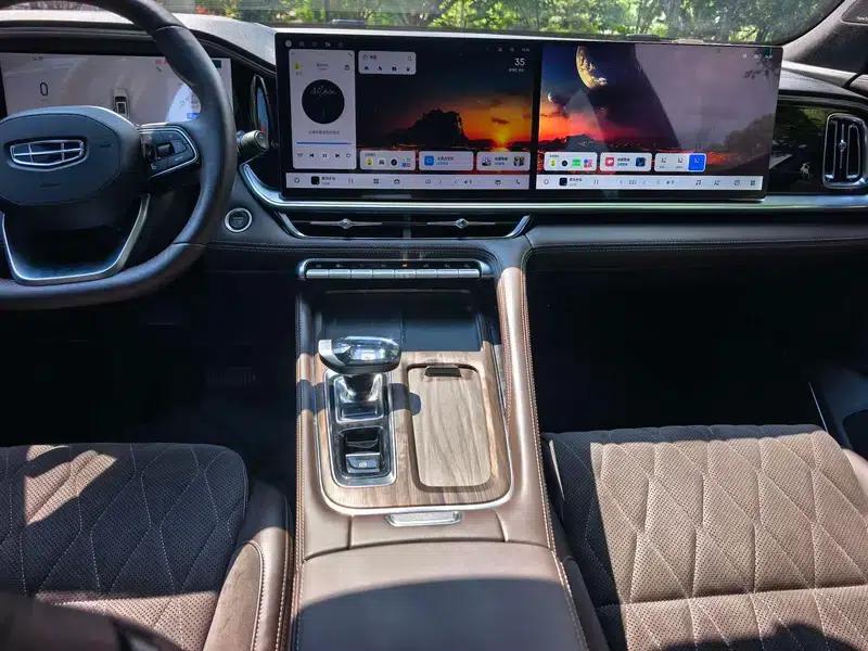 Geely Xingyue L 2026 2.0TD High-Power Automatic Four-Wheel Drive Oriental Moon Edition — миниатюра 12