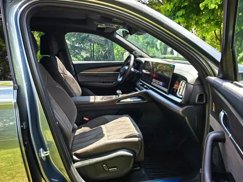Geely Xingyue L 2026 2.0TD High-Power Automatic Four-Wheel Drive Oriental Moon Edition — миниатюра 21
