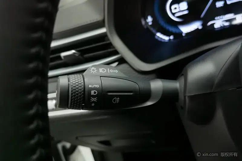 Geely Emgrand 2023 4th Generation Champion Edition 1.5L CVT Premium — миниатюра 16