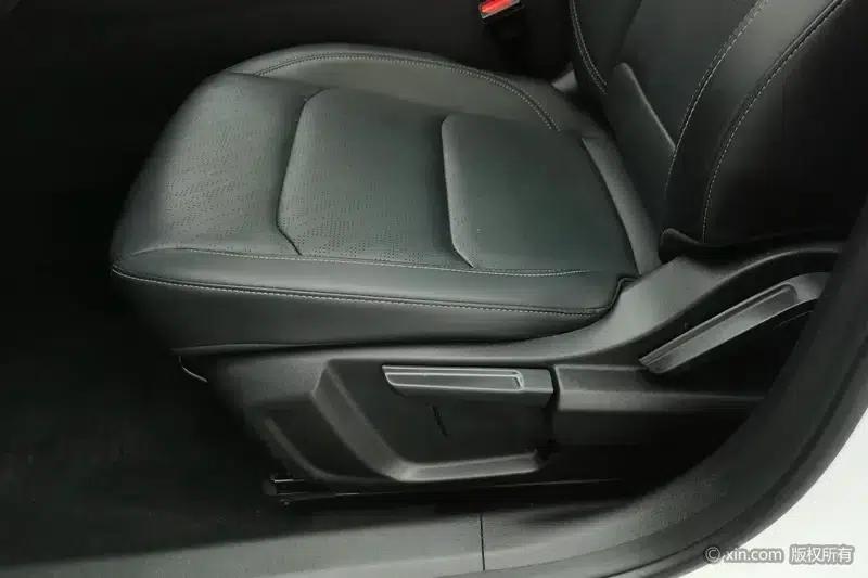 Geely Emgrand 2023 4th Generation Champion Edition 1.5L CVT Premium — миниатюра 18