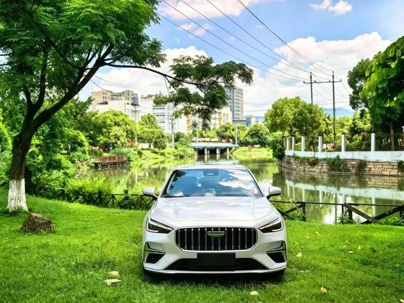 Geely Emgrand 2026 5th Generation 1.5T DCT Flagship Edition — миниатюра 2
