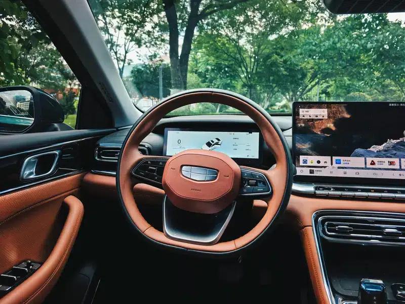 Geely Emgrand 2026 5th Generation 1.5T DCT Flagship Edition — миниатюра 13