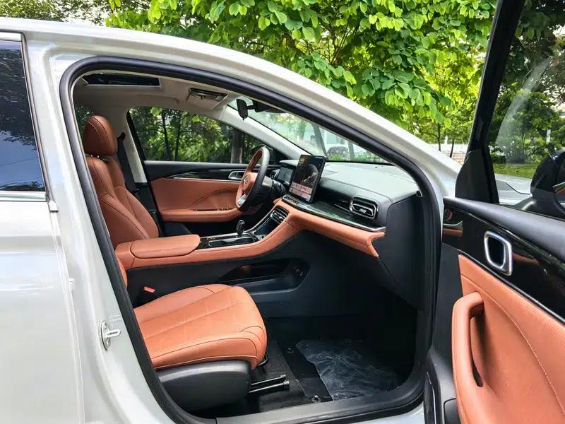 Geely Emgrand 2026 5th Generation 1.5T DCT Flagship Edition — миниатюра 17