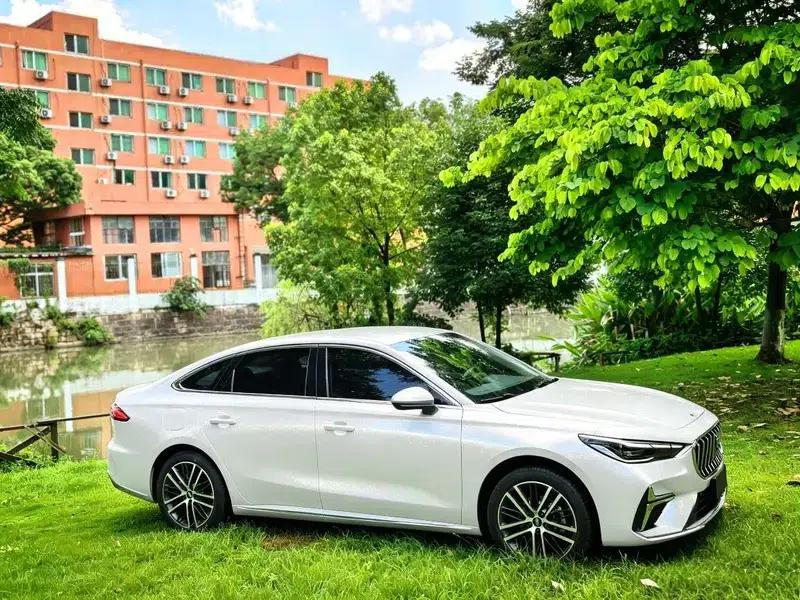 Geely Emgrand 2026 5th Generation 1.5T DCT Flagship Edition — миниатюра 3