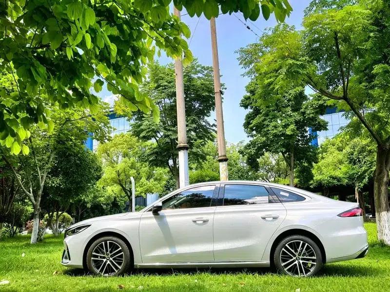 Geely Emgrand 2026 5th Generation 1.5T DCT Flagship Edition — миниатюра 4