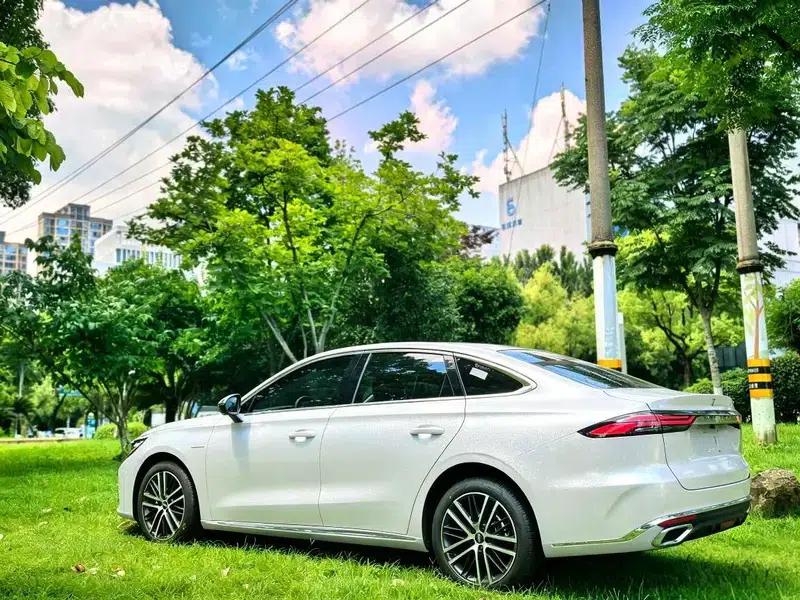 Geely Emgrand 2026 5th Generation 1.5T DCT Flagship Edition — миниатюра 5