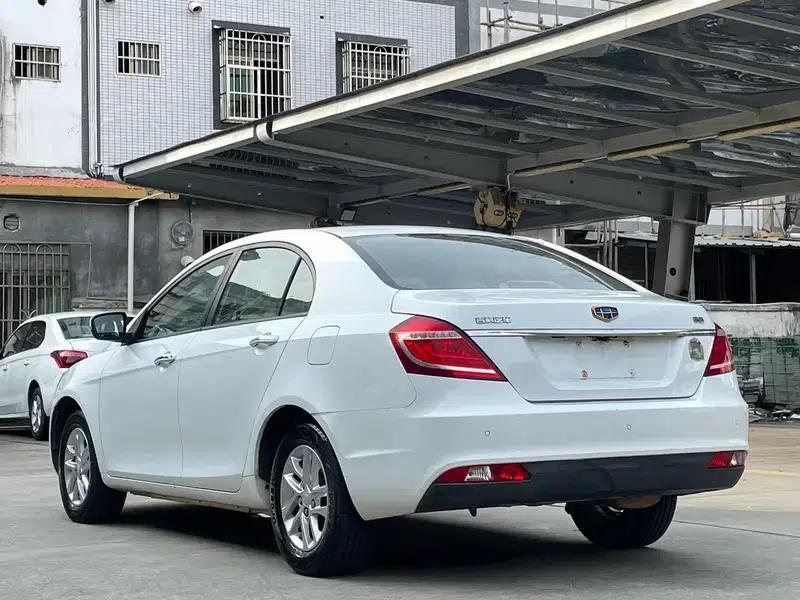 Geely Emgrand 2016 Sedan 1.5L CVT Luxury — миниатюра 4