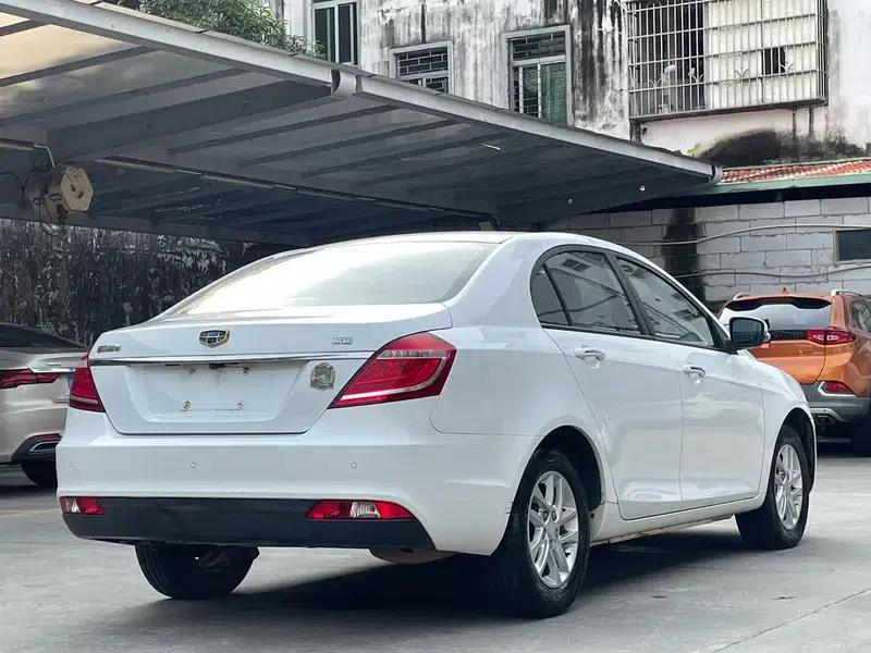 Geely Emgrand 2016 Sedan 1.5L CVT Luxury — миниатюра 6