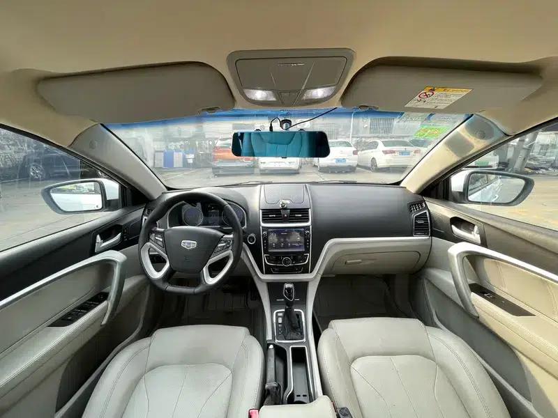 Geely Emgrand 2016 Sedan 1.5L CVT Luxury — миниатюра 7