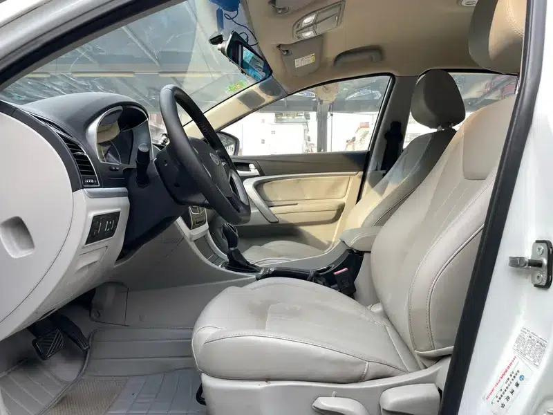 Geely Emgrand 2016 Sedan 1.5L CVT Luxury — миниатюра 8