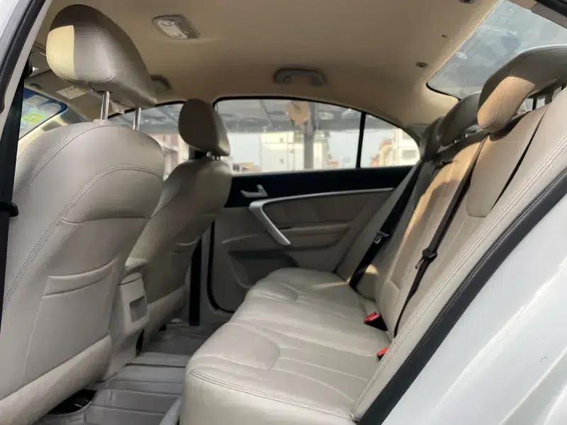 Geely Emgrand 2016 Sedan 1.5L CVT Luxury — миниатюра 9