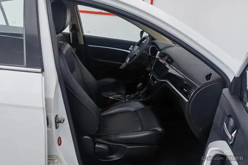 Geely Emgrand 2017 Sedan Million Edition 1.5L CVT Upward Version — миниатюра 12