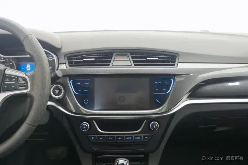 Geely Emgrand 2017 Sedan Million Edition 1.5L CVT Upward Version — миниатюра 14