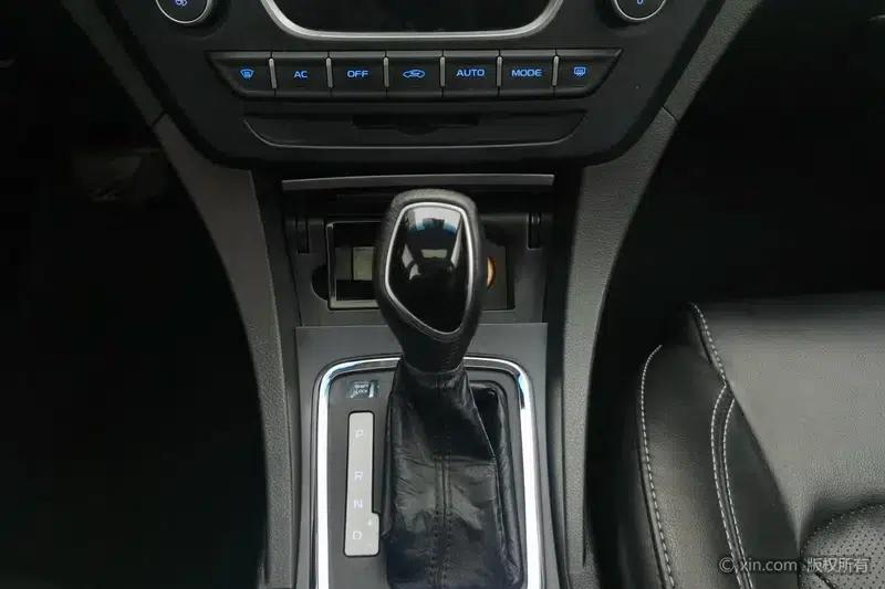Geely Emgrand 2017 Sedan Million Edition 1.5L CVT Upward Version — миниатюра 16