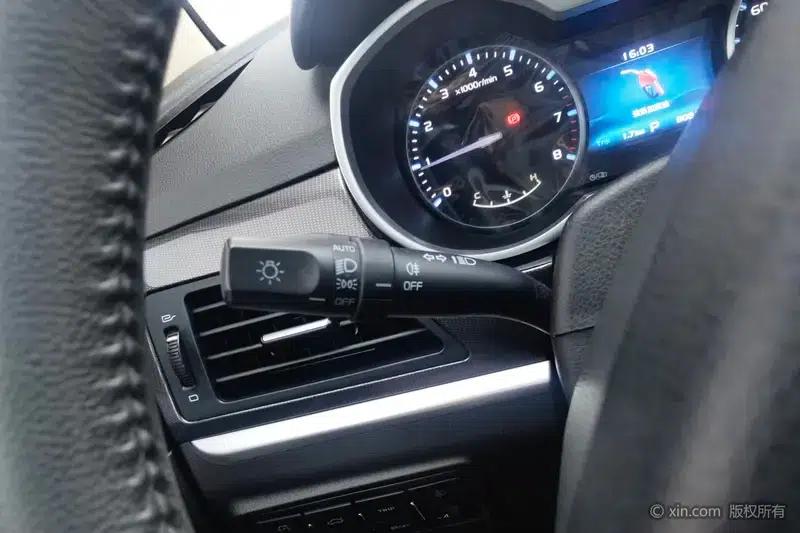 Geely Emgrand 2017 Sedan Million Edition 1.5L CVT Upward Version — миниатюра 17