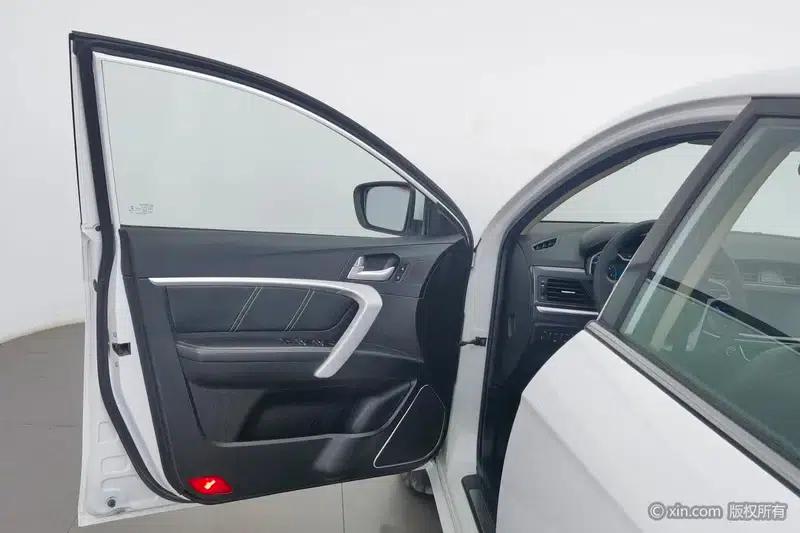 Geely Emgrand 2017 Sedan Million Edition 1.5L CVT Upward Version — миниатюра 22