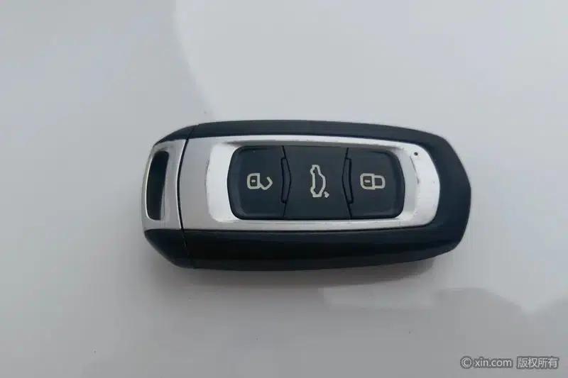 Geely Emgrand 2017 Sedan Million Edition 1.5L CVT Upward Version — миниатюра 6