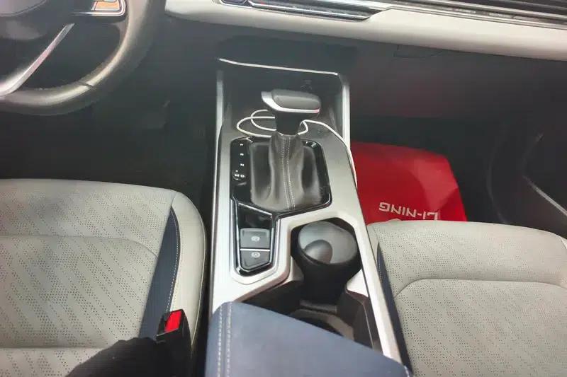 Geely Emgrand 2022 4th Generation 1.5L CVT Flagship Edition — миниатюра 15