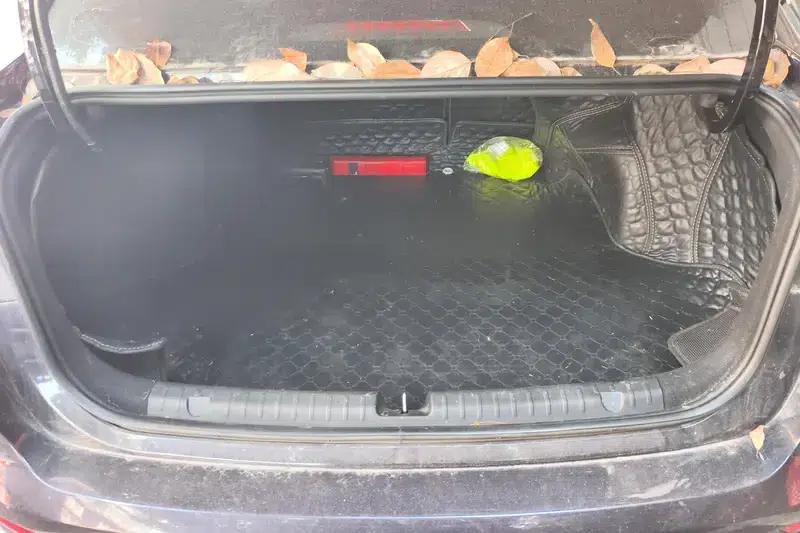 Geely Emgrand 2022 4th Generation 1.5L CVT Flagship Edition — миниатюра 17