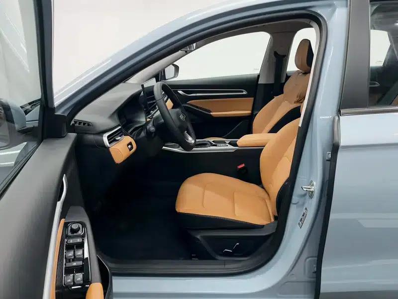 Geely Emgrand 2025 4th Generation 1.5L CVT Flagship Edition — миниатюра 17