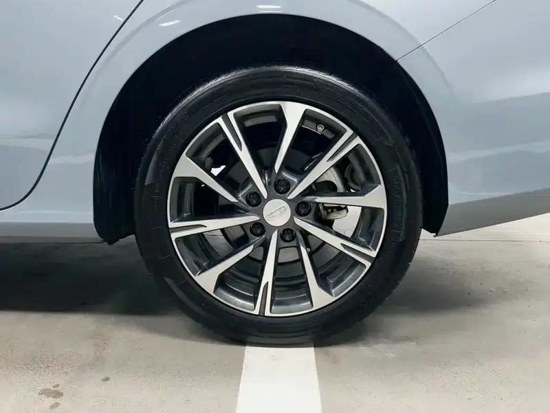 Geely Emgrand 2025 4th Generation 1.5L CVT Flagship Edition — миниатюра 9