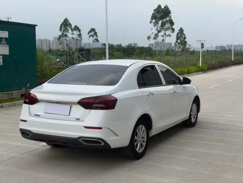 Geely Emgrand 2020 1.5L CVT Luxury Edition — миниатюра 6