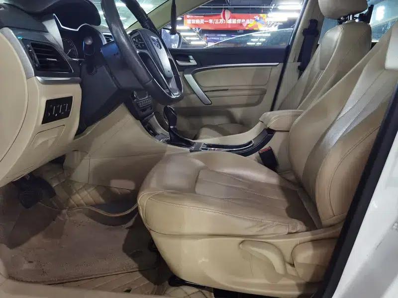 Geely Emgrand 2017 Sedan Million Edition 1.5L CVT Luxury Model — миниатюра 8