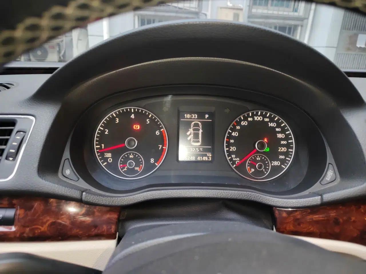 Volkswagen Passat 2011 1.8 TSI DSG Ultimate Edition — миниатюра 11